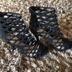 Black heels opened toed